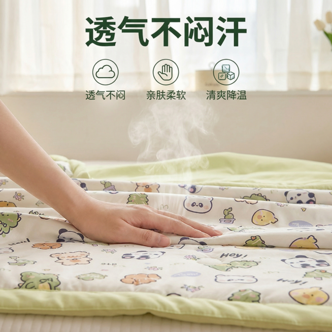 [主图 2] 夏凉被透气亲肤体验展示
[氛围/风格] 清新童趣温馨风，和主图1光影风格完全统一，柔和自然光。
[画面元素] 商业摄影质感、光线柔和通透、产品清晰真实、画面干净高级。特写模特手背轻触夏凉预览效果