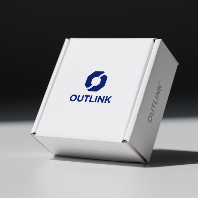 OUTLINK商务风格logo应用于产品包装，白色纸盒包装，正面居中放置深蓝色logo，侧面有灰色品牌标语，简约高端预览效果