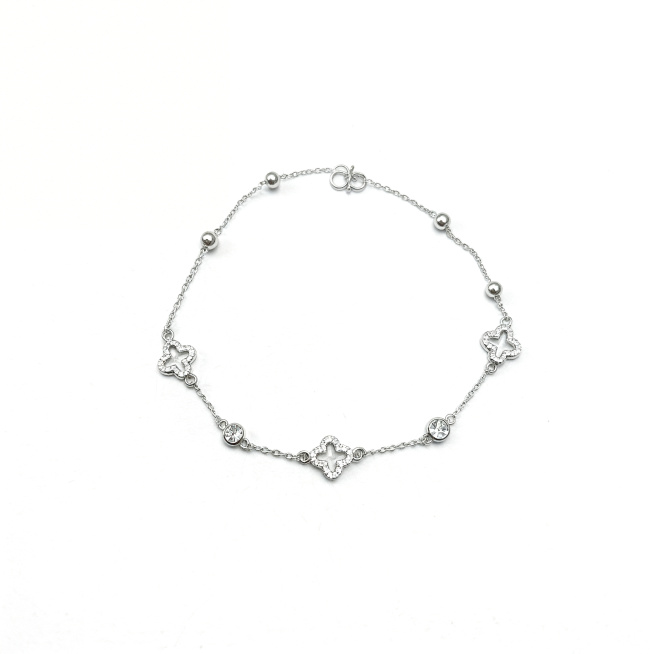 产品主体位于画面绝对正中心，垂直居中，水平居中，顶部空白区域与底部空白区域高度严格相等，严禁偏下，严禁贴边，严禁切图。正视，高角度俯拍。对存在歪斜或透视畸变的商品进行智能扶正与透视矫正，确保呈现端正的预览效果