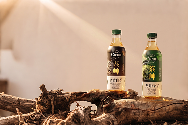 把瓶盖的颜色都变成绿色，和图二图三中瓶盖颜色一致