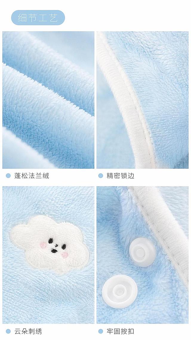 [第4屏] 工艺细节展示，微距拍摄浅蓝色云朵披肩毯子法兰绒面料与做工。本屏使用原始【图1】商品作为参考。
[标题版式] 标题在左上角，细体字配浅蓝底标签，简约干净，不抢产品细节风头。
[氛围/风格] 特写质感风，真实微距，突出面料触感，高级商业摄影质感。
[元素布局] 左上大图展示法兰绒微距绒感，右上小图展示包边走线，左下小图展示云朵刺绣图案，右下小图展示按扣细节，保持颜色和图案与原图一致。
[光影质感] 柔和侧光，突出绒面蓬松纹理，细节清晰可见。
[配色色系] 全局底色 #FFFFFF，主色浅冰蓝，辅助色浅灰色文字。
[视角构图] 平铺宫格构图，每个细节分区清晰，视觉焦点集中在面料质感上。
[文字版式] 标题标签「细节工艺」，每个细节配短句说明：「蓬松法兰绒」「精密锁边」「云朵刺绣」「牢固按扣」，文字小巧清晰。
[比例分辨率] 9:16竖版比例，4K分辨率，文字清晰可辨，高清画质。
[负向提示词] 面料模糊，纹理失真，文字错乱，颜色偏差，排版拥挤
