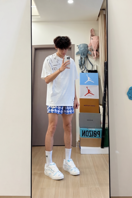 把图1鞋子换给图2模特穿上预览效果