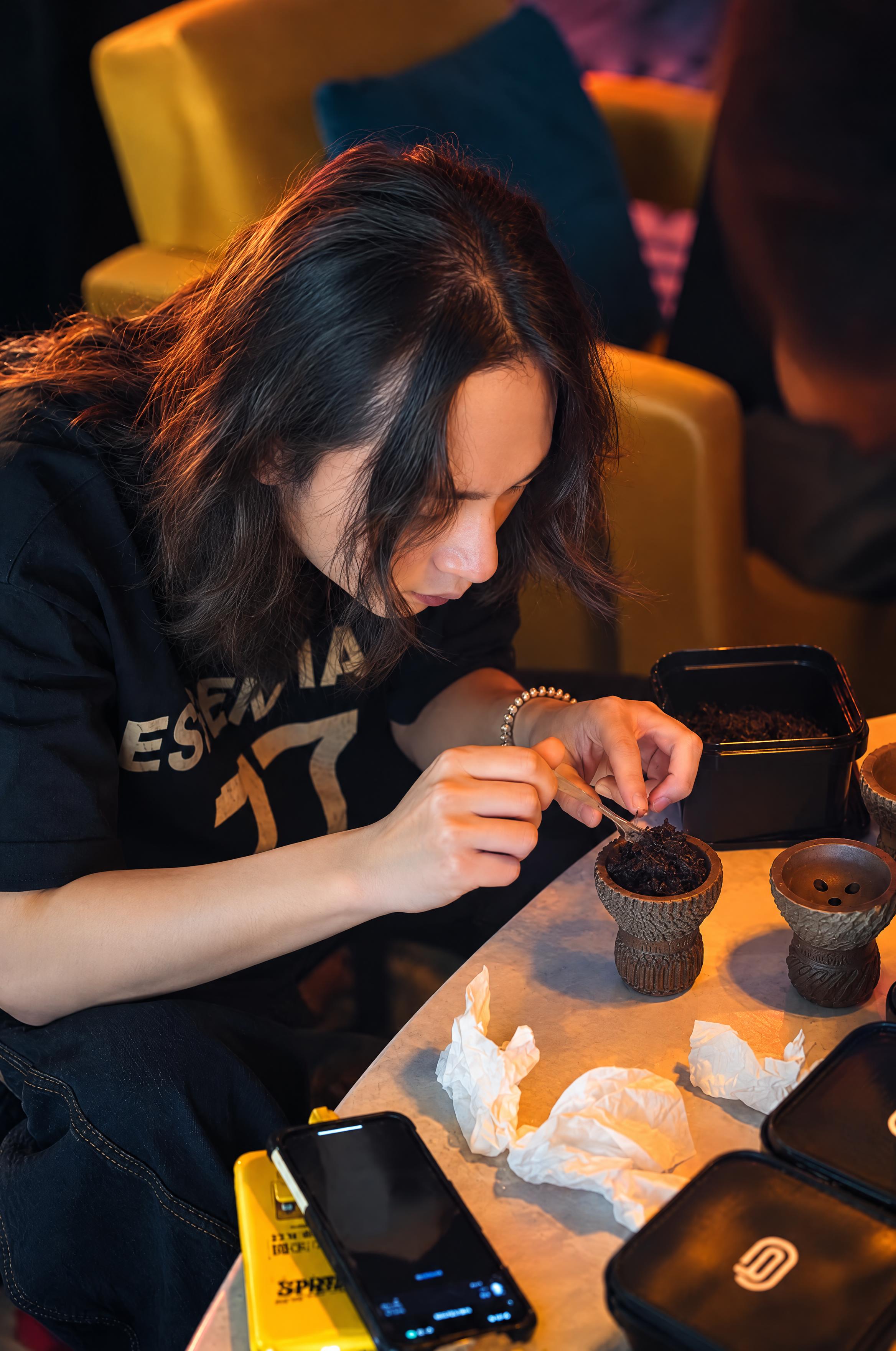 提升整体画质，去除噪点，增强精修质感；去除人物脸部瑕疵，皮肤细… - 图片创意预览
