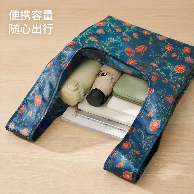 「图片1」，生成一套主图（5张），商品名称是伴手礼个性潮包，卖点是绸缎面料，适配1688平台，主图比例为1:1「图片1」预览效果