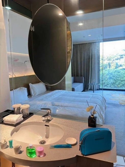 更换成粉色的卸妆水预览效果