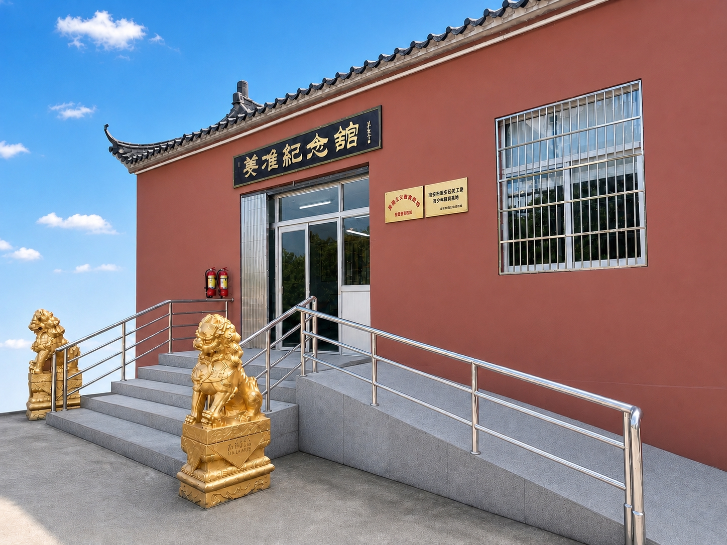 将门口的所有牌匾和标识牌子擦拭干净，去除污渍、灰尘和陈旧痕迹，… - 图片创意预览