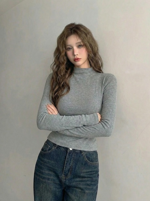 生成正面 侧面 背面图，正面多几个姿势的图片预览效果