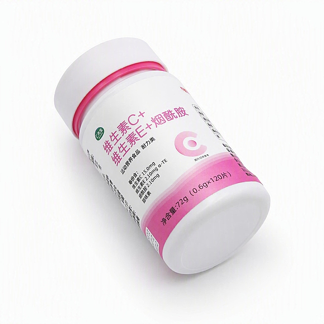 产品精修, 产品置于纯白背景上, 专业商业棚拍光, 5500K标准中性白光, 轮廓光, 体积光, 曝光正确, 强烈真实立体感, 标准透视校正, 正常透视焦段, 保持同类机位, 接地处保留干净浅淡的自然接触阴影, 严禁大片投影、脏灰阴影和悬浮感, 主体居中, 商品完整入画不裁切, 商品外轮廓视觉体量约画面60%-80%, 四边均匀留白约10%-20%, 严禁满幅铺满与贴边顶满, 极致超清画质, 细节清晰锐利, 商业级实拍质感, 保留原图真实材质与结构细节, 明显提升商品表面洁净度, 清理灰尘、污渍、指纹、油污、胶痕和霉点, 让表面从脏旧发闷变为干净可售卖状态, 修复划痕、磨损、掉漆、飞边毛刺和使用旧痕, 翻新为干净商业新品感, 清除底纹、广告条、贴片、角标、文字残留、非商品自带Logo、水印、平台标识和杂色背景, 严格锁定原图商品颜色, 保留原图偏米白、奶油白、暖白、浅灰白的颜色倾向；严禁提白、漂白、冷白化、去色或融入白底, 锁定原图商品颜色, 颜色以输入图为唯一参考, 分段部件颜色边界按原图锁定, 锁定原图商品轮廓、件数、部件位置、连接关系、标签文字和可见功能细节，只做精修不重绘结构, 瓶身、瓶盖、瓶肩、标签结构与原图一致, 瓶身文字与 Logo 零改写, 禁止改变瓶型、盖型或标签排版, 哑光/半哑光塑料质感, 柔和漫反射, 低高光, 表面细腻, 前侧视图, 标准透视校正, 正常透视焦段, 保持同类机位, 比例1:1