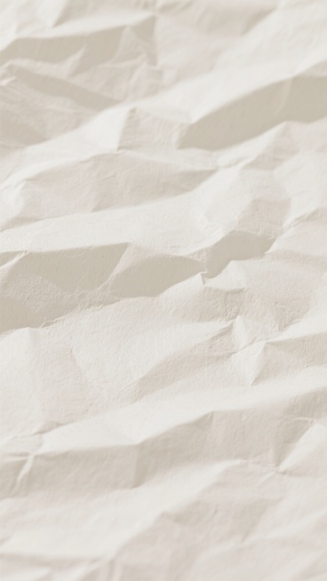 一张布满自然褶皱的白色纸张纹理背景，具有细腻的纸张纤维质感，整体呈现柔和的米白色调，光线均匀柔和，无明显阴影，表面有随机分布的、深浅不一的折痕和细微的肌理纹路，营造出真实的纸张褶皱效果，简洁干净的背景，突出纸张本身的材质感和纹理细节。预览效果