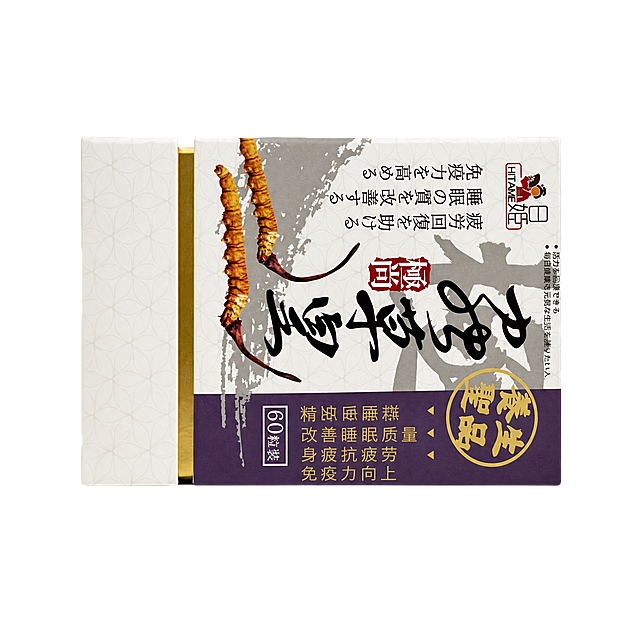 产品精修, 产品置于纯白背景上, 专业商业棚拍光, 5500K标准中性白光, 轮廓光, 体积光, 曝光正确, 强烈真实立体感, 接地处保留干净浅淡的自然接触阴影, 严禁大片投影、脏灰阴影和悬浮感, 主体居中, 商品完整入画不裁切, 商品外轮廓视觉体量约画面60%-80%, 四边均匀留白约10%-20%, 严禁满幅铺满与贴边顶满, 极致超清画质, 细节清晰锐利, 4K分辨率, 商业级实拍质感, 保留原图真实材质与结构细节, 3d渲染, 明显提升商品表面洁净度, 清理灰尘、污渍、指纹、油污、胶痕和霉点, 让表面从脏旧发闷变为干净可售卖状态, 修复划痕、磨损、掉漆、飞边毛刺和使用旧痕, 翻新为干净商业新品感, 修复表面、边角、侧边、凹槽、缝隙和底部的黑影、灰脏、暗角、发黑暗块, 浅色区域干净明亮但保留自然体积阴影, 严格锁定原图商品颜色, 保留原图偏米白、奶油白、暖白、浅灰白的颜色倾向；严禁提白、漂白、冷白化、去色或融入白底, 还原真实物理色彩, 消除灰暗感和偏色, 锁定原图商品轮廓、件数、部件位置、连接关系、标签文字和可见功能细节，只做精修不重绘结构, 瓶身、泵头、喷头、瓶盖、瓶肩、标签和外盒结构与原图一致, 瓶身文字与 Logo 零改写, 禁止改变瓶型、盖型、泵头方向或标签排版, 多文件按输入顺序逐张精修, 每张独立生成, 禁止只生成第一张或把多张合成一张, 外盒主体: 哑光/半哑光塑料质感, 柔和漫反射, 低高光, 正视图, 严格保持原图透视, 严禁扶正, 严禁镜像翻转, 比例1:1