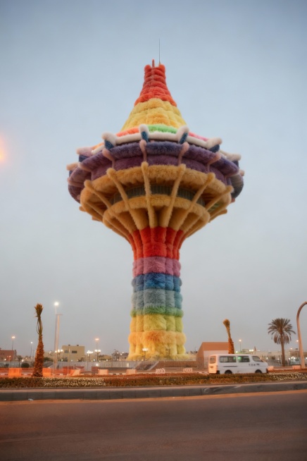 建筑整体呈现出全毛绒质感的风格，毛绒有层次感，毛绒颜色为彩虹色调。建筑保留原始形状，各个部分都如同被几种颜色柔软的毛绒材质精心包裹预览效果