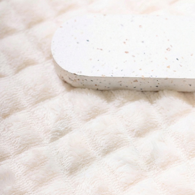 帮我把这张图的背景单独生成出来，产品和字的内容不要