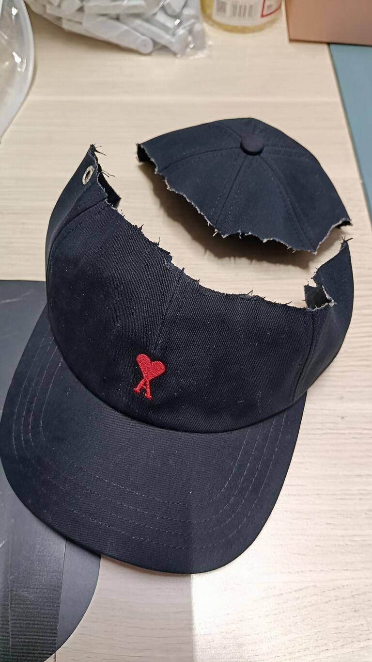A dark navy six-panel baseball… - 图片创意预览