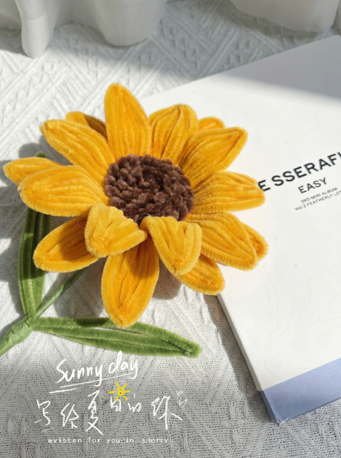扭扭棒向日葵，保证与场景的融图效果，呈现真实的阴影。预览效果