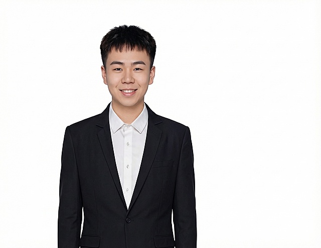 将眉毛变的自然一点，表情变成微笑，整体图变清晰一些，其他不变