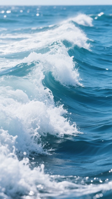 高清摄影风格的海浪背景，画面左侧是汹涌的白色浪花，泡沫丰富且纹理清晰，右侧是深邃的蓝色海水，带有自然的波纹和光影变化，整体呈现出清新、动态的海洋氛围，光线明亮，色彩对比鲜明，具有真实的水体质感和流动感，适合作为背景使用。预览效果