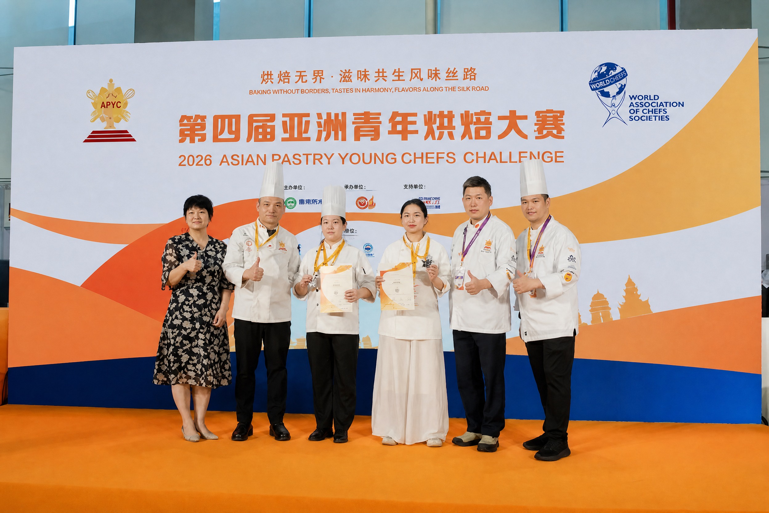 去除图片中的摩尔纹和彩色条纹，修复LED大屏背景的彩纹干扰，保… - 图片创意预览