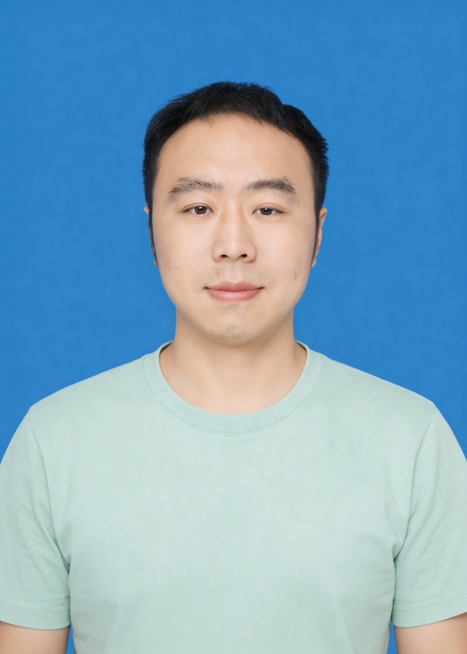 保留第一张图中人物发型、脸型、年龄特征生成标准样式纯正面证件照;人物主体严格居中,头部大小与位置严格对齐第二张图,双肩水平平衡,面部中轴线对齐画面中心,正视前方;标准证件照构图,人物绝对居中;头顶上方预览效果