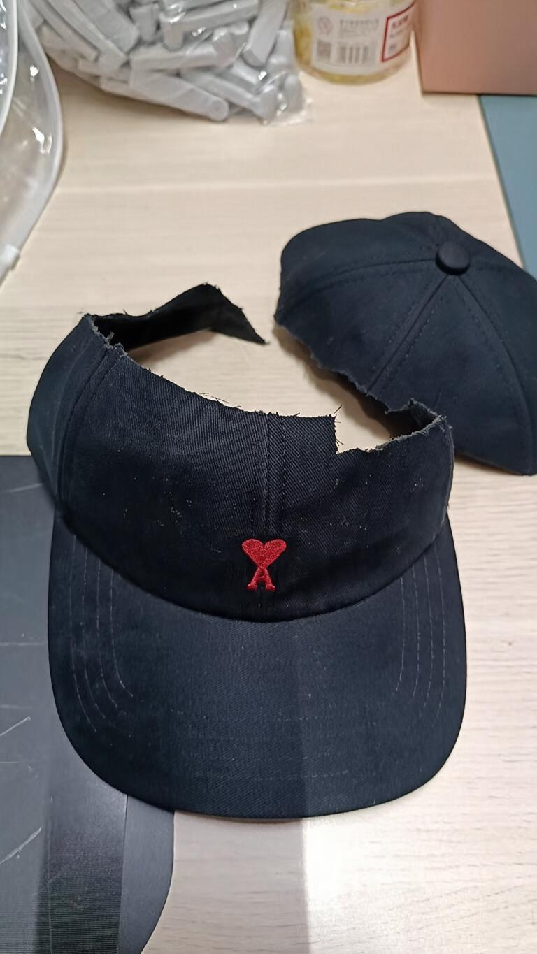 A dark navy six-panel baseball… - 图片创意预览