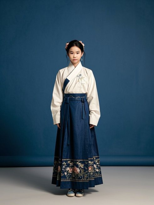 女生，汉服证件照，国风，纯色背景预览效果