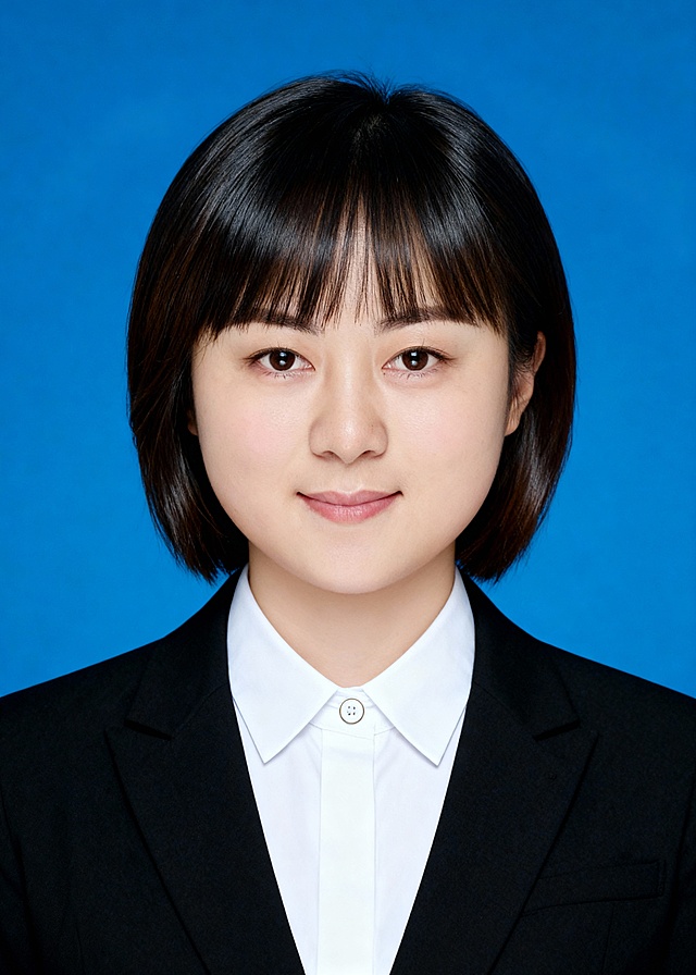 政务感与商务感融合，实景拍摄呈现专业气质，单色设计风搭配浮雕质感背景，凸显庄重与现代简约之美。