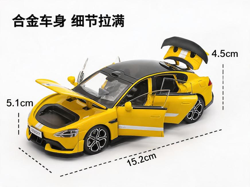 产品尺寸与功能详解场景：纯白背景，黄色车模打开车门、引擎盖和后备箱，旁边用细线标注尺寸15.2cm/5.1cm/4.5cm。角度是斜侧约30°平视，清晰展示所有可开启结构和标注线，光线打在车模正面，让预览效果