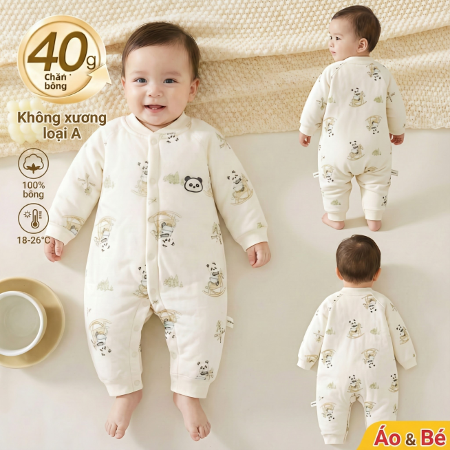 生成800x800像素1:1比例的婴儿熊猫印花连体衣主图（适配越南Shopee平台）：
1. 主体还原：完整保留原图元素——米白底熊猫印花夹棉连体衣、“40g chăn bông”金色标、“Không预览效果