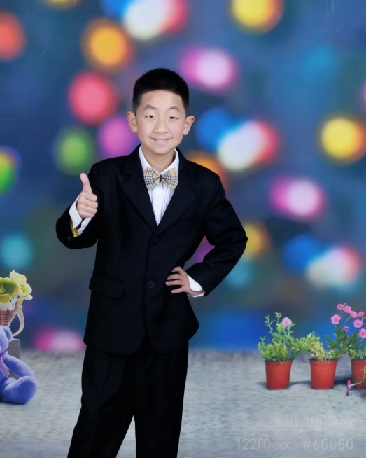衣服换成黑色西装其他保持不变预览效果