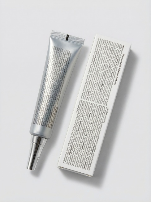 [详情页 3] 国际站眼霜包装细节展示详情页
[氛围风格] 真实细节展示，专业可信，符合跨境电商详情页规范。
[画面元素] 商业摄影质感，光线柔和通透，产品清晰真实，画面干净高级。展示眼霜管身背面和包预览效果