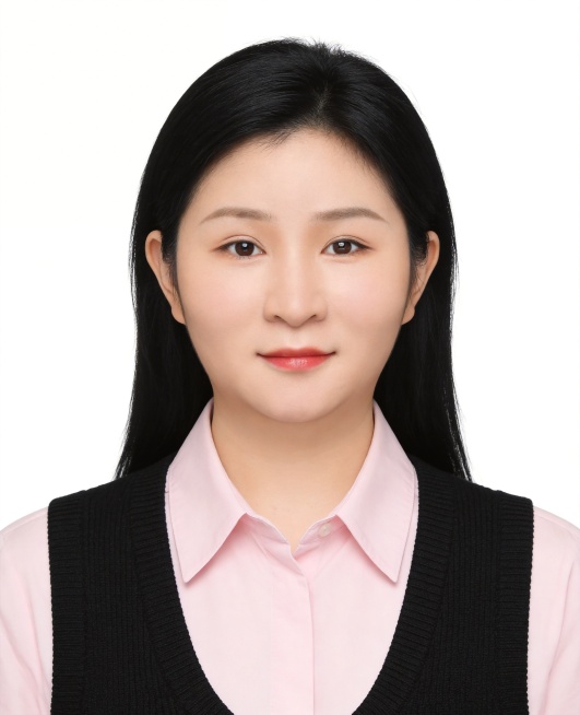 保留第一张图中人物发型、脸型、年龄特征生成标准样式纯正面证件照;人物主体严格居中,头部大小与位置严格对齐第二张图,双肩水平平衡,面部中轴线对齐画面中心,正视前方;标准证件照构图,人物绝对居中;头顶上方预览效果