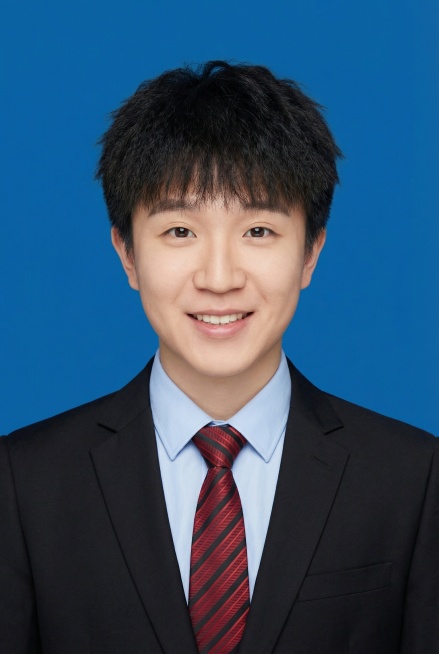 中国男高证件照，蓬松的头发，黑色西装，浅蓝色正装衬衫，红黑条纹领带，黑色短发，纯蓝色背景，居中定位，正式照片。眼神不要太呆滞，面带点微笑预览效果