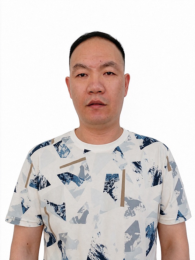 去除图片右下角的"豆包AI生成"水印，保持图片其他内容完全不变，背景和人物细节完整保留，画质清晰