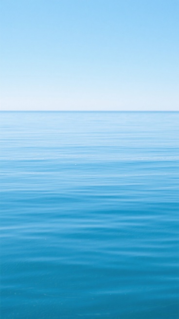 平静的海面，清澈的蓝色海水，水面上有轻微的波纹，远处是渐变的浅蓝色天空，海天相接处有一条清晰的水平线，整个画面呈现出一种宁静、开阔、通透的氛围，色调以不同深浅的蓝色为主，光影柔和，具有简约而纯净的视觉效果，作为背景使用。预览效果