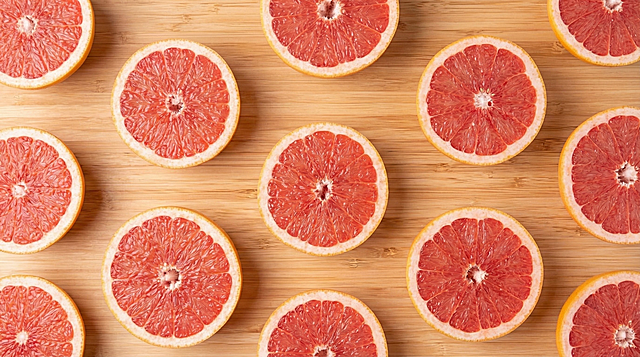 将桌子上的物品变成西柚片