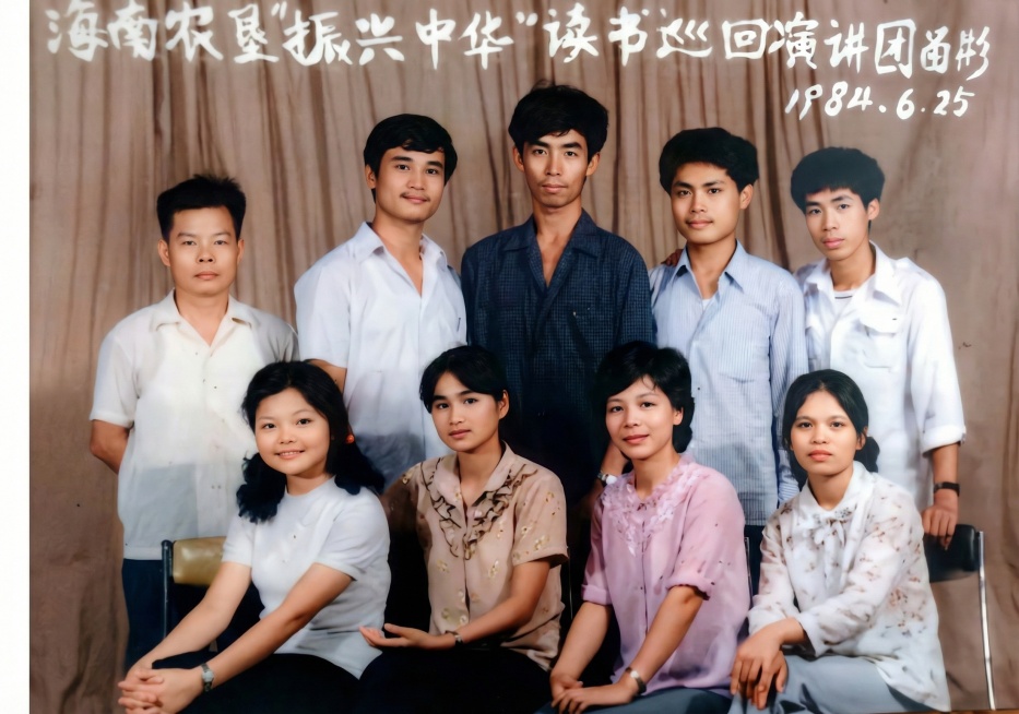 将图片变成现代高清鲜艳的彩色照片，消除边缘陈旧的痕迹变成白色预览效果