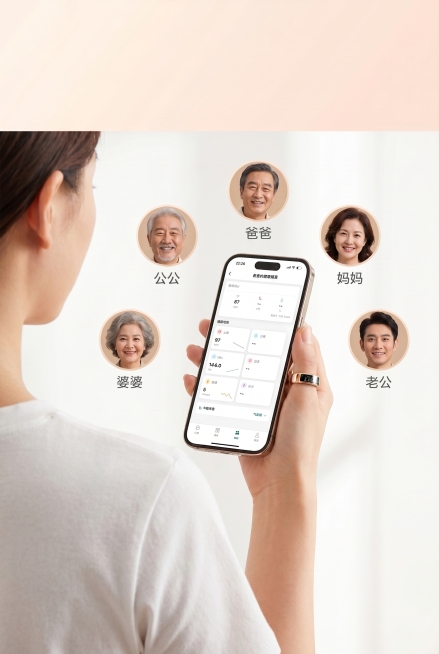给美女穿上白色T恤，戒指带到食指上。预览效果