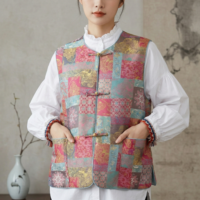 新中式风格，25-30岁女生模特，穿着白色衬衫搭配彩色织锦马甲两件套，手插马甲口袋的人物特写，背景为简约素色中式背景预览效果