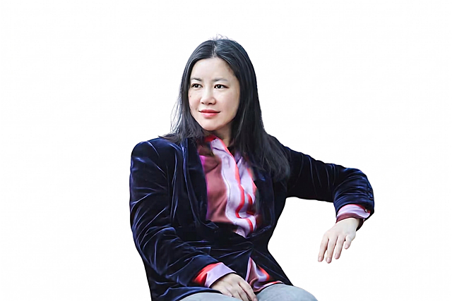 手臂里的白色和沙发再修掉一下