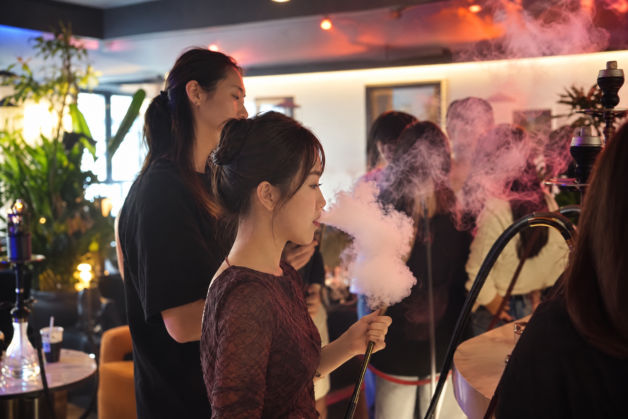 提升整体画质，去除噪点，增强精修质感，保留真实自然的写实质感，… - 图片创意预览