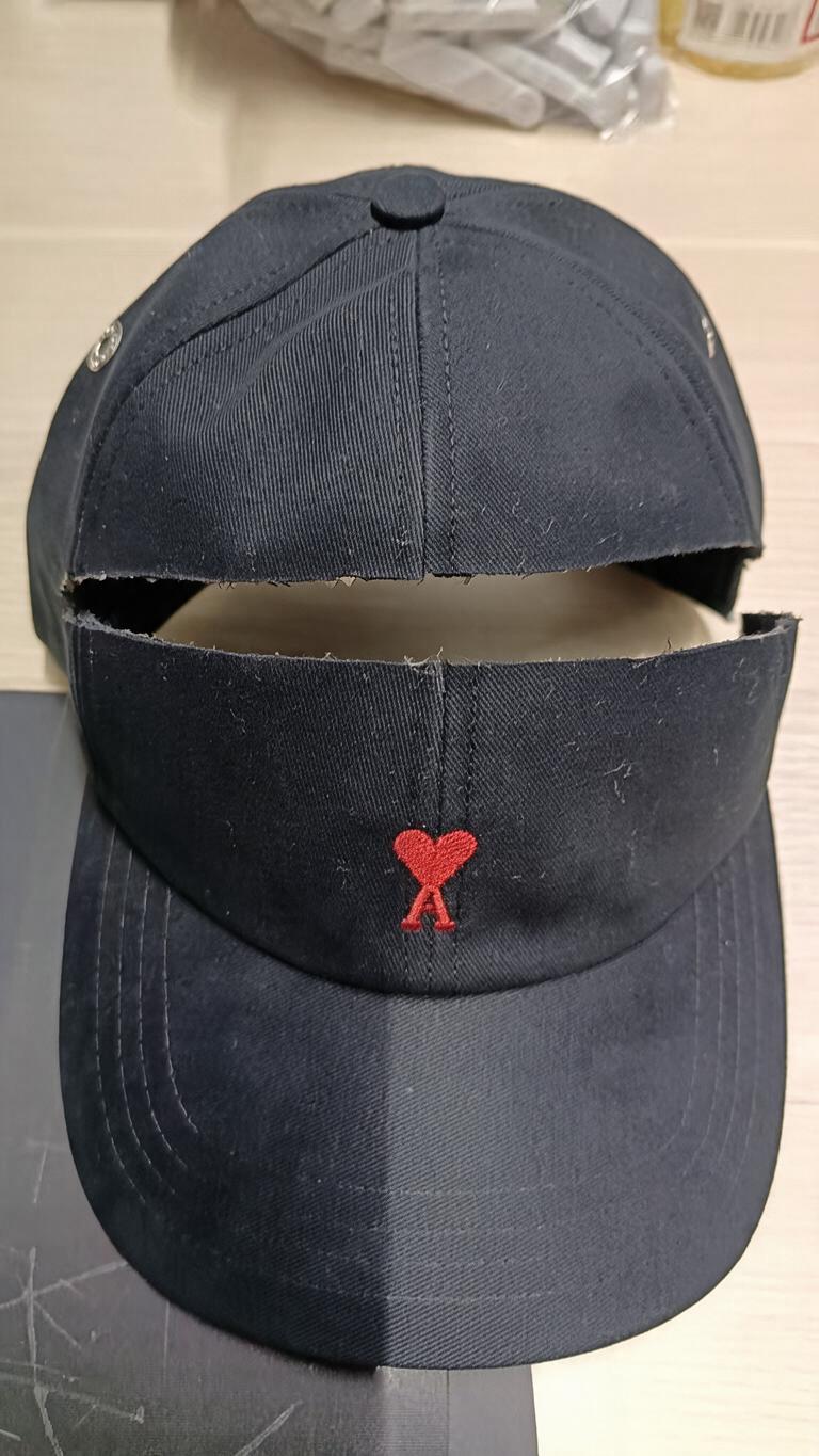 A dark navy six-panel baseball… - 图片创意预览