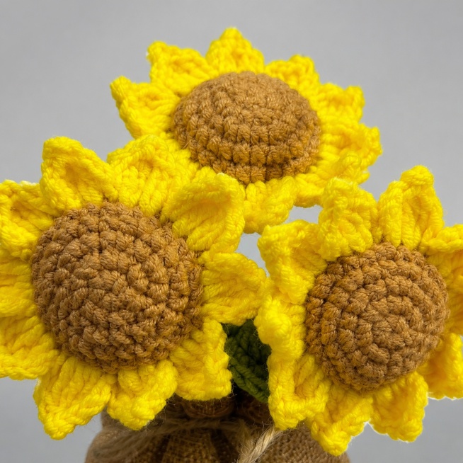 [Product 1 - Sunflower Potted] Close-up detail of handmade crochet sunflower. Background is low-satu预览效果