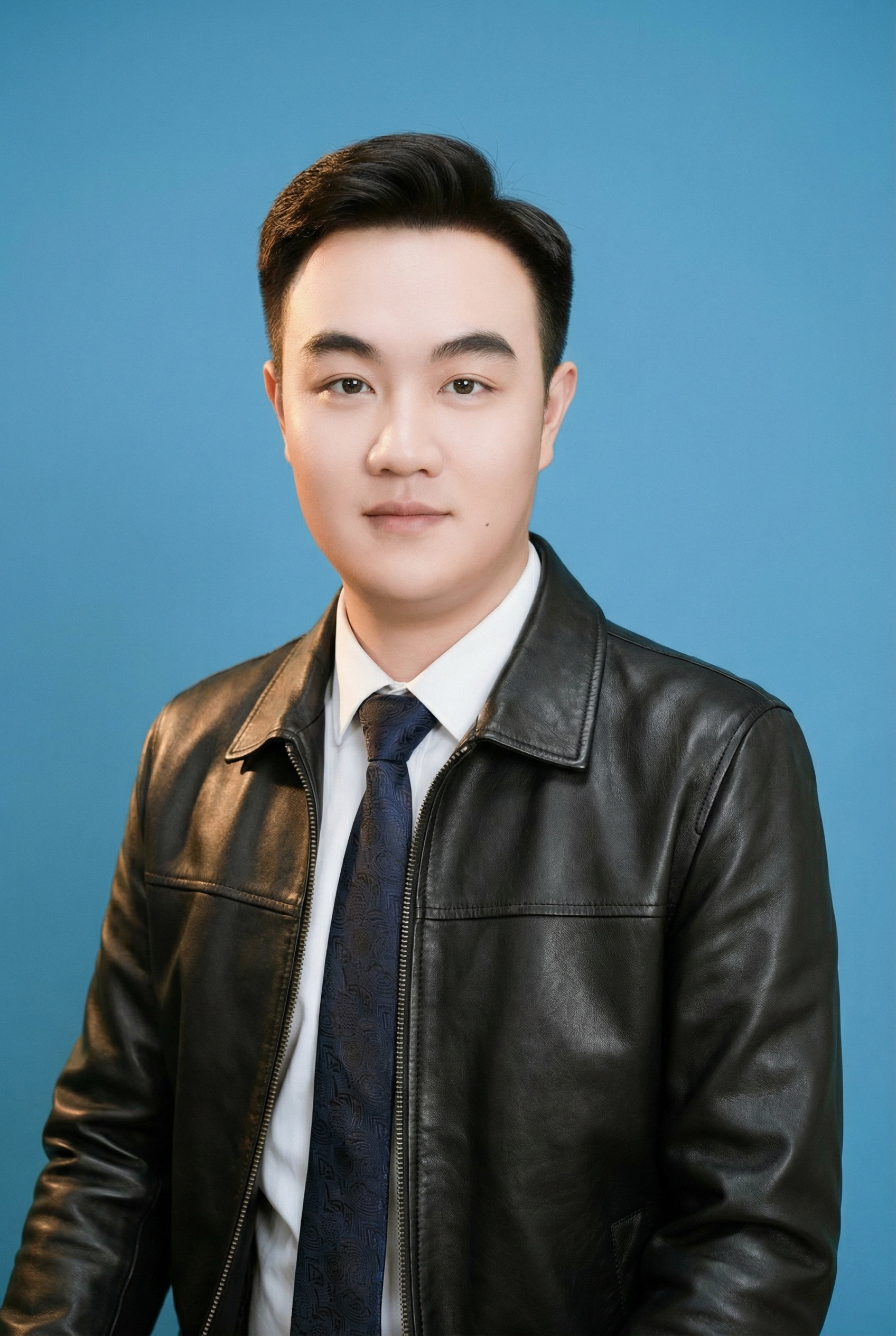 根据我提供的人物照片，帮我生成20张明星写真图，五官跟参考图片… - 图片创意预览