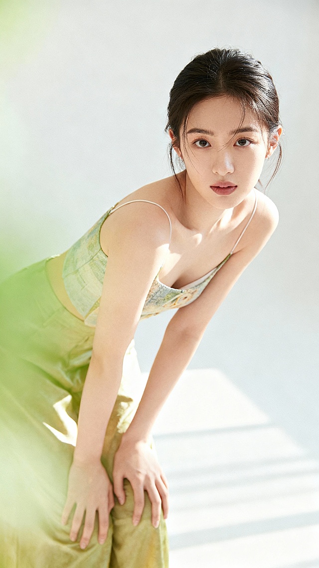 生成50张小姐姐全身照片