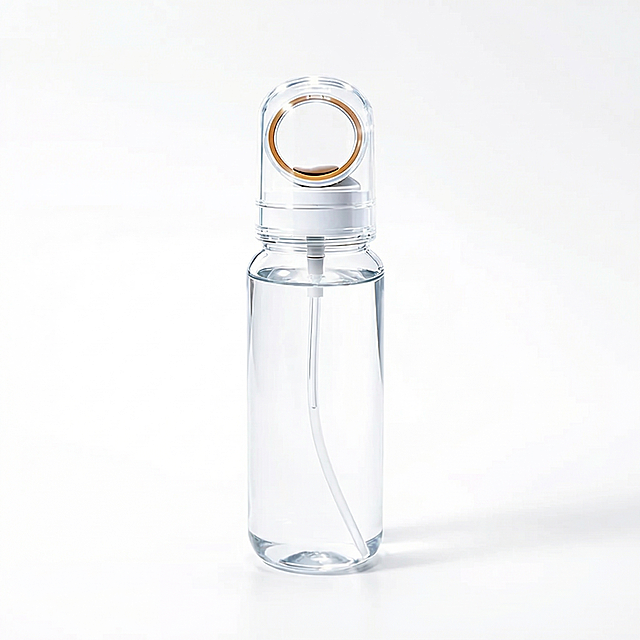 去除瓶身上所有的产品文案和图案，只保留完整透明的整只瓶身，保持瓶身原始的形状、光影和透视效果，背景保持纯白色不变