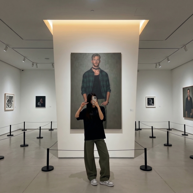 在不影响图片原有美感的前提下，将图片调整为1比1的尺寸，保留原图所有内容和构图风格预览效果