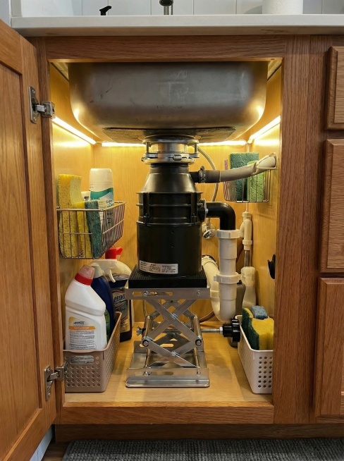 让垃圾处理器和升降台紧挨着预览效果