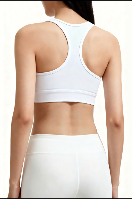 把模特的高腰裤换成低腰裤，其他内容不变预览效果