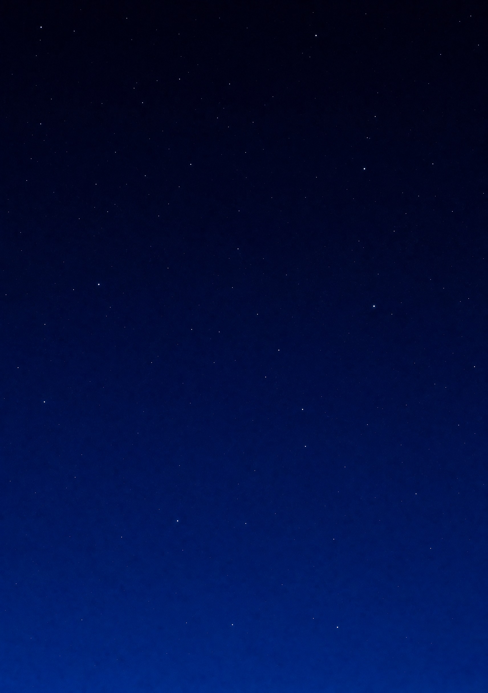 生成一张纯色深蓝色星空背景图，参考第二张图的星空质感，纯净的藏… - 图片创意预览
