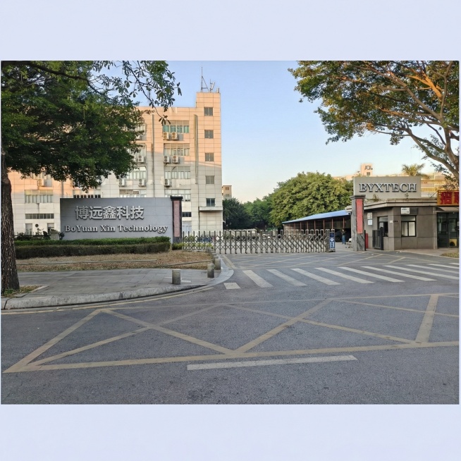 增加图中
“博远鑫科技
BoYuan Xin Technology ”，”以及BYXTECH“的真实感，去掉图中的摩托车使画面干净预览效果