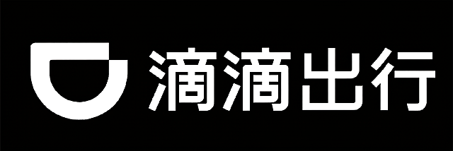 将这张滴滴出行logo图片改为黑底白字效果：背景变成纯黑色，橙色的D形图标变成纯白色，黑色的'滴滴出行'文字变成纯白色。保持logo的形状、构图、比例完全不变，只改变颜色。